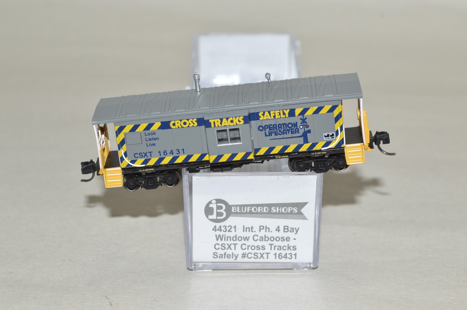 N scale Bluford Shops CSX Transportation RR bay window caboose car train 16431