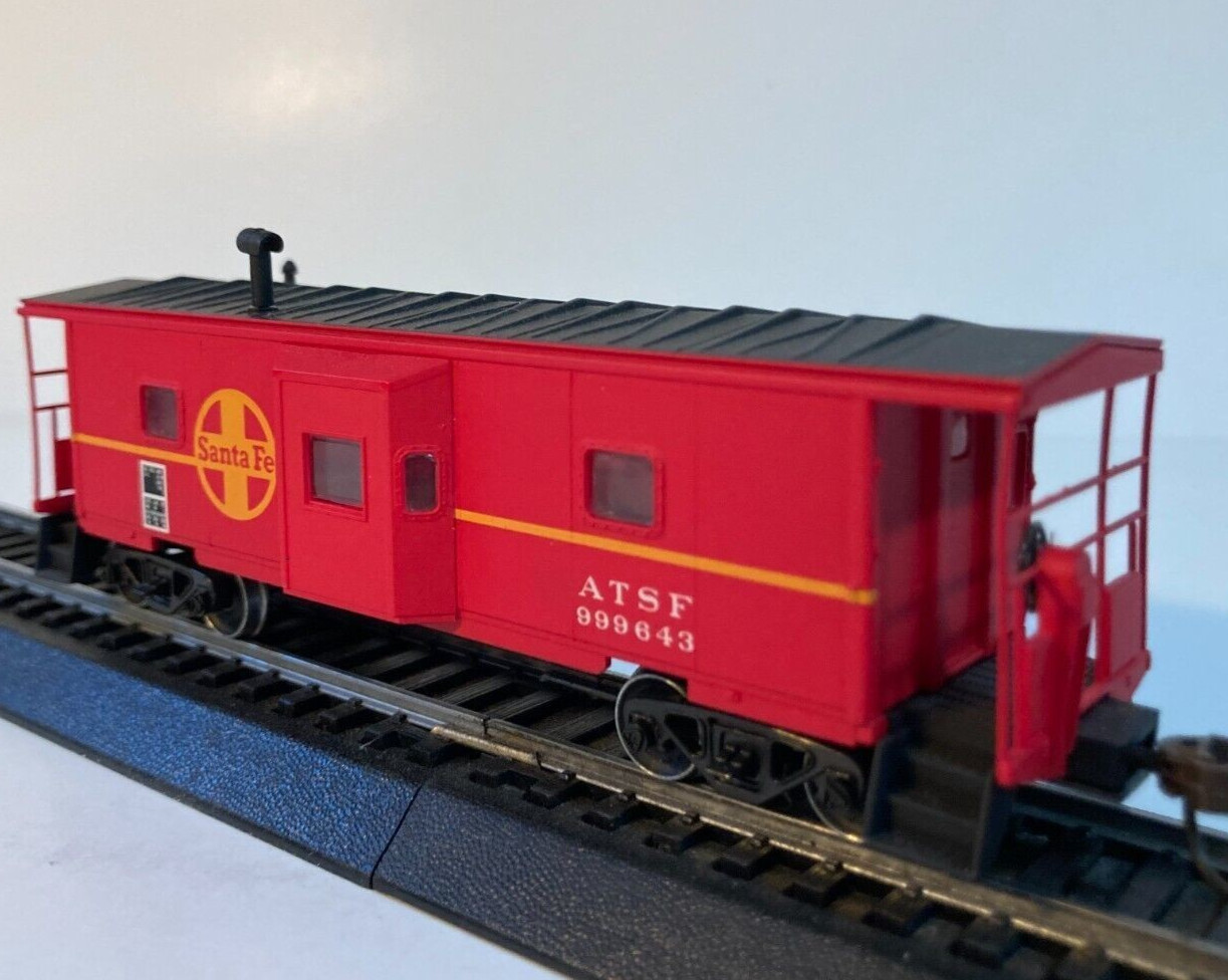 HO Santa Fe Bay Window Caboose NIB NOS # 999643
