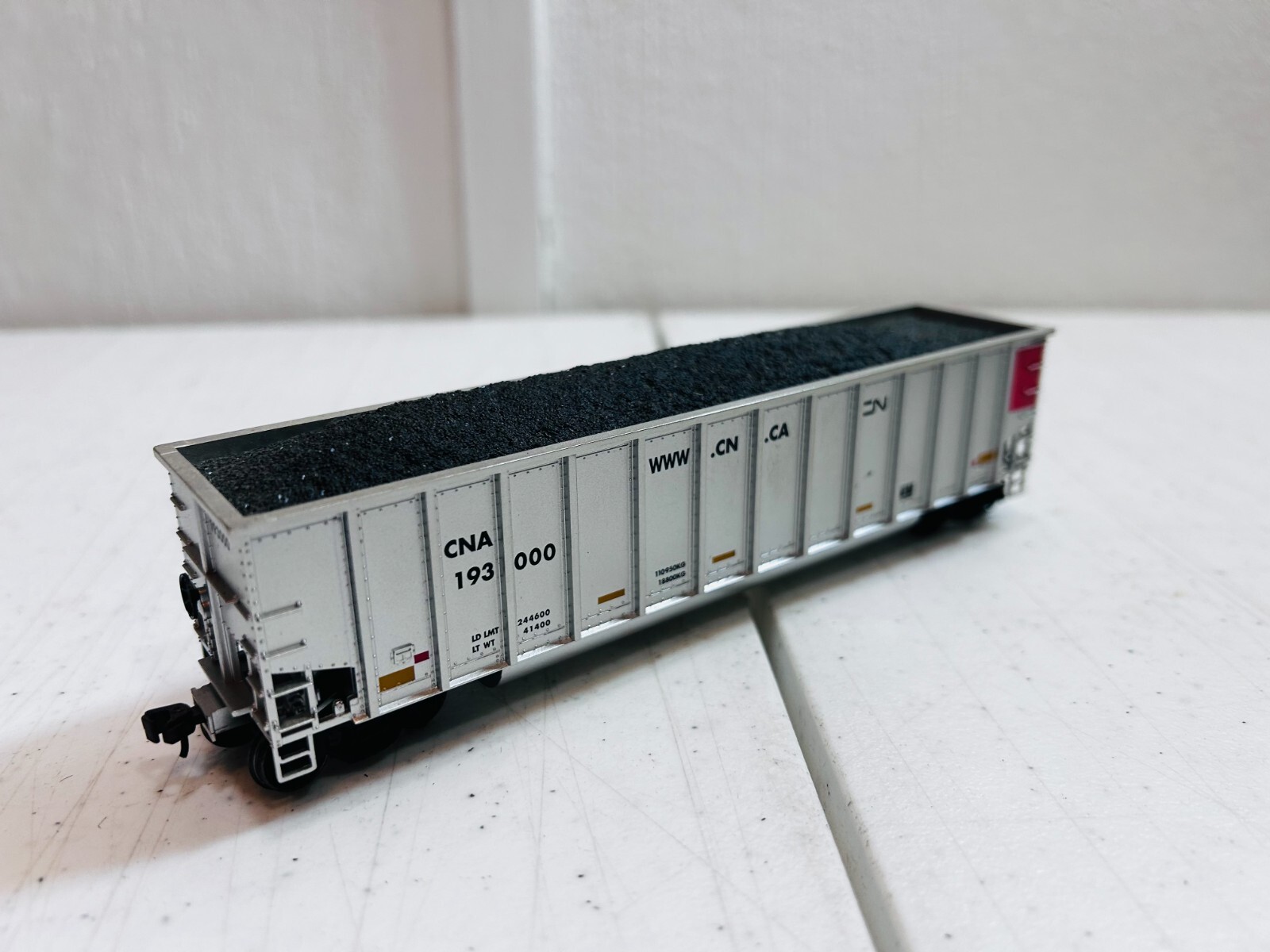 Atlas 20 001 759 – Canadian National #193000 Aluminum Coal Gondola – HO Scale