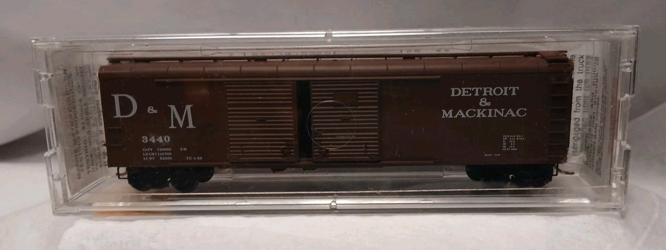 /79030/D&M 3440 Detroit & Mackinac 50′ Wagon Top Box Car Double Doors 2000