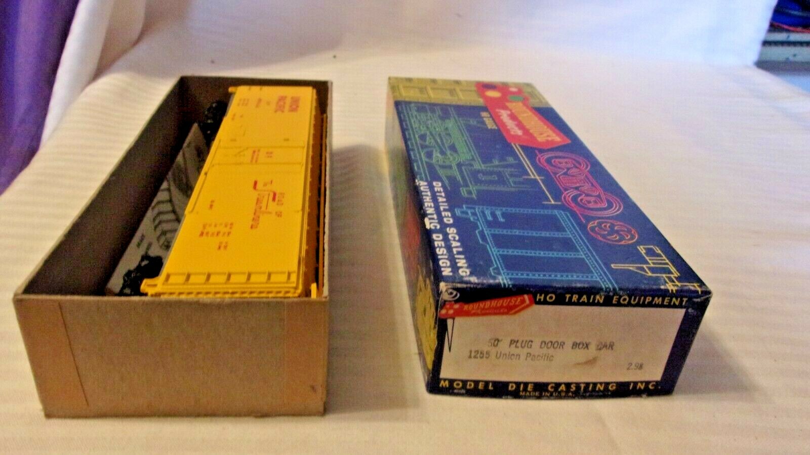 HO Scale Roundhouse 50′ Box Car, Union Pacific, Yellow #499444