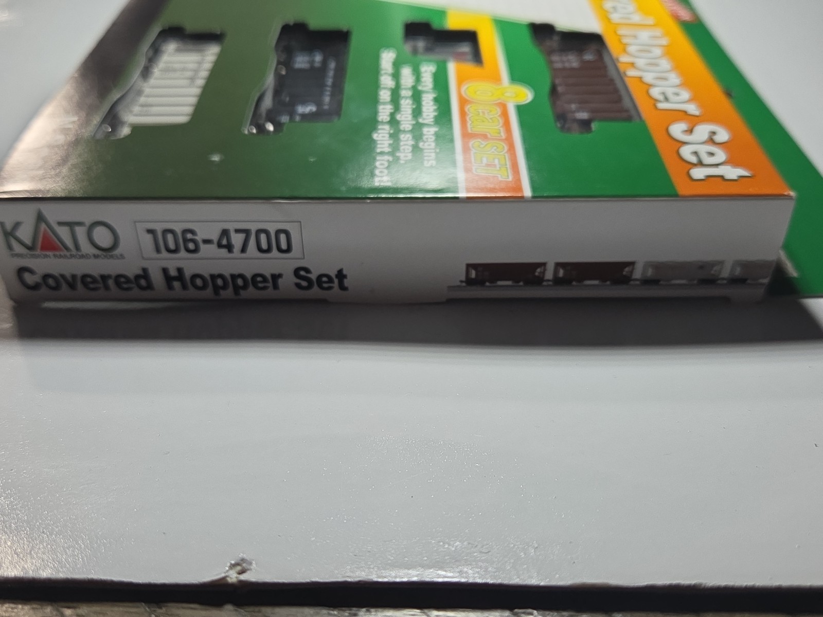 KATO N SCALE 8 CAR COVERED HOPPER SET 106-4700 ATSF CB&Q C&O UP