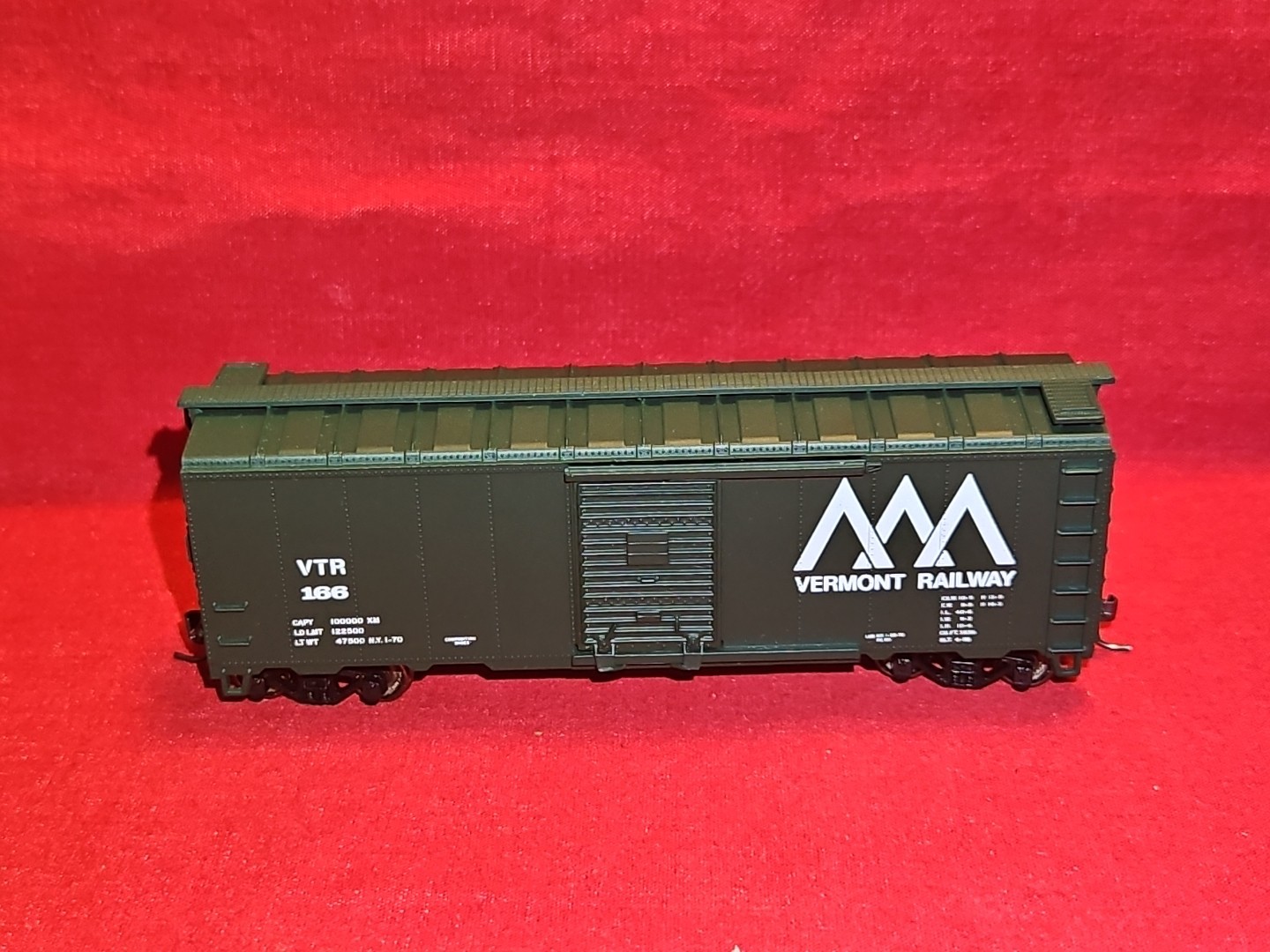 Athearn HO Vermont Railway VTR Box Car # 166