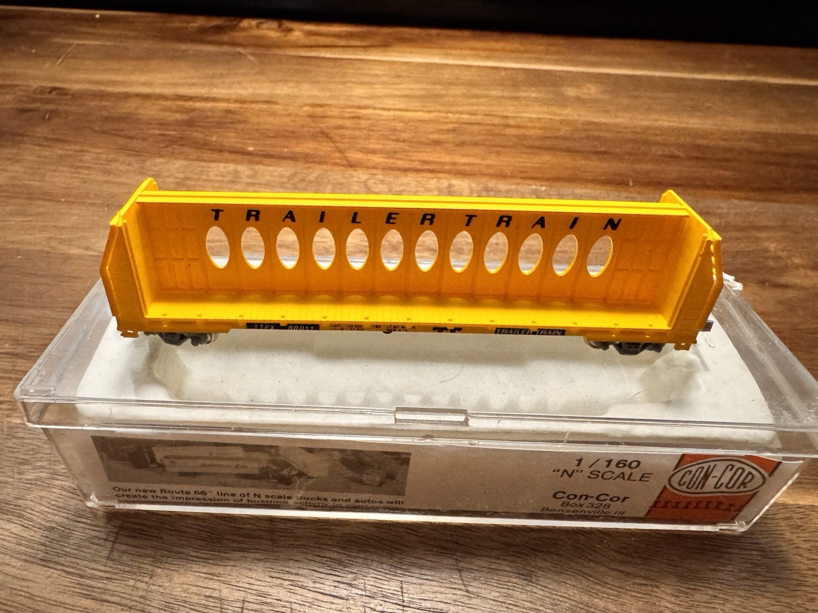 Con-Cor 0001-01231A N Scale 60’ Bulkhead Flat Car With CenterBeam Trailer Train