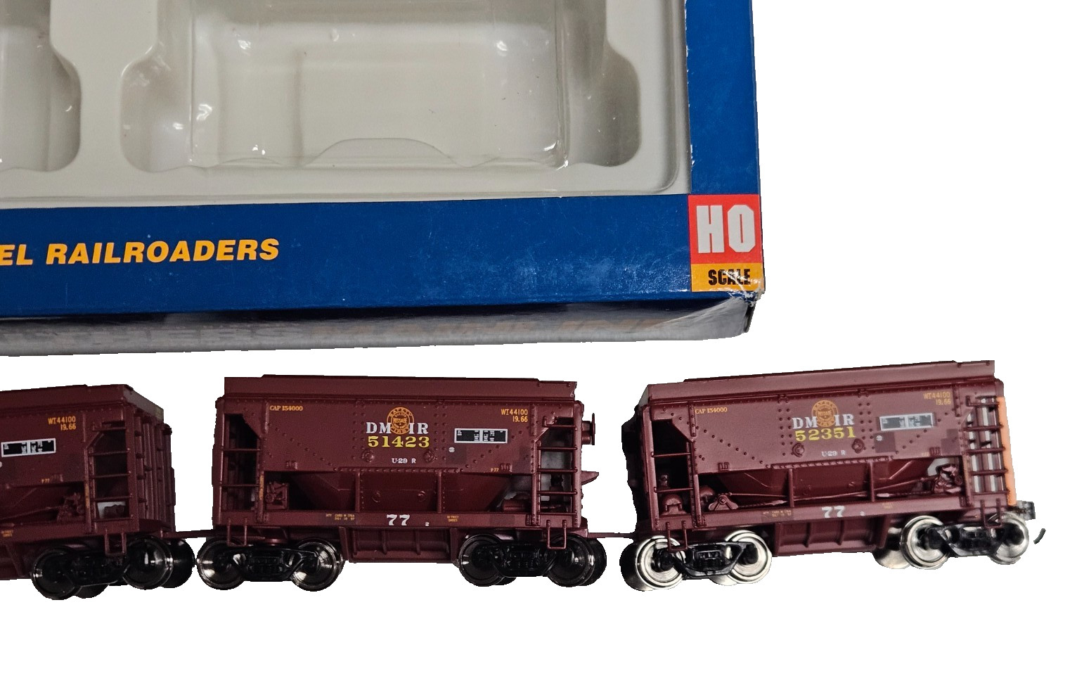 HO WALTHERS MAINLINE 910-58058 24′ MINNESOTA ORE CAR WITH LOAD 4PK MISSABE DM&IR