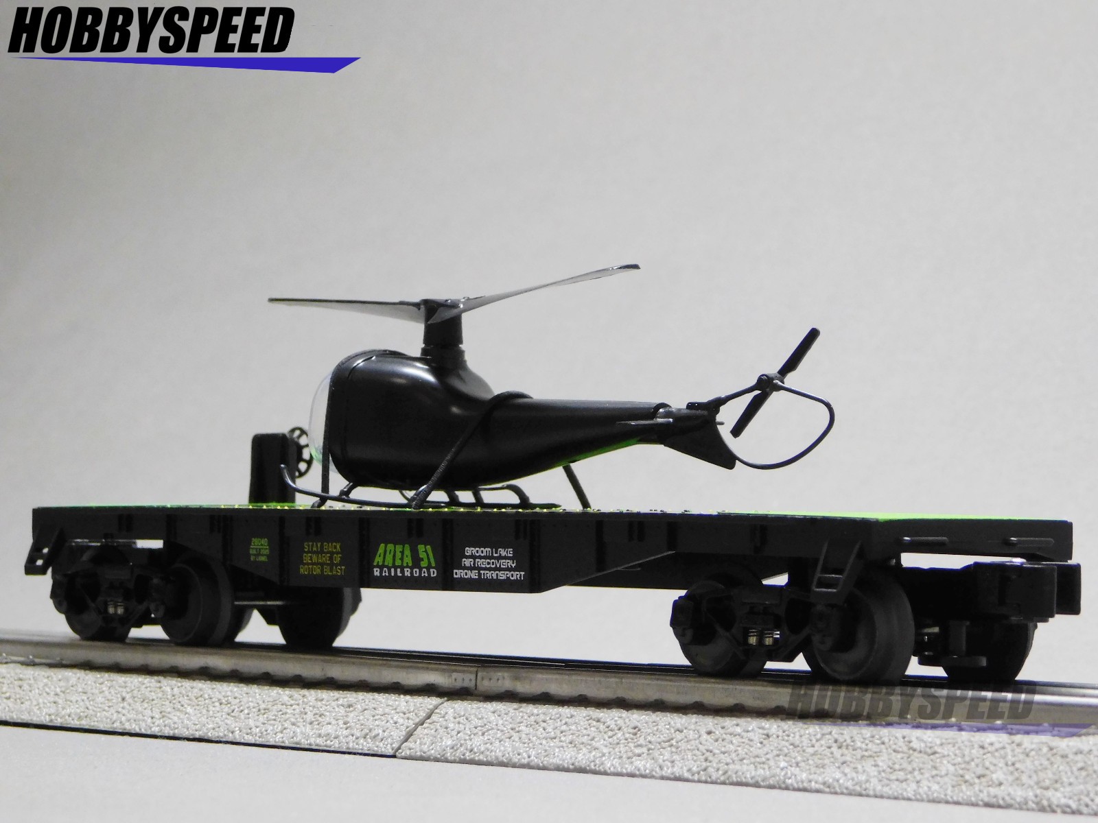 LIONEL AREA 51 UFO RECOVERY HELICOPTER FLATCAR O GAUGE train 2528040 NEW