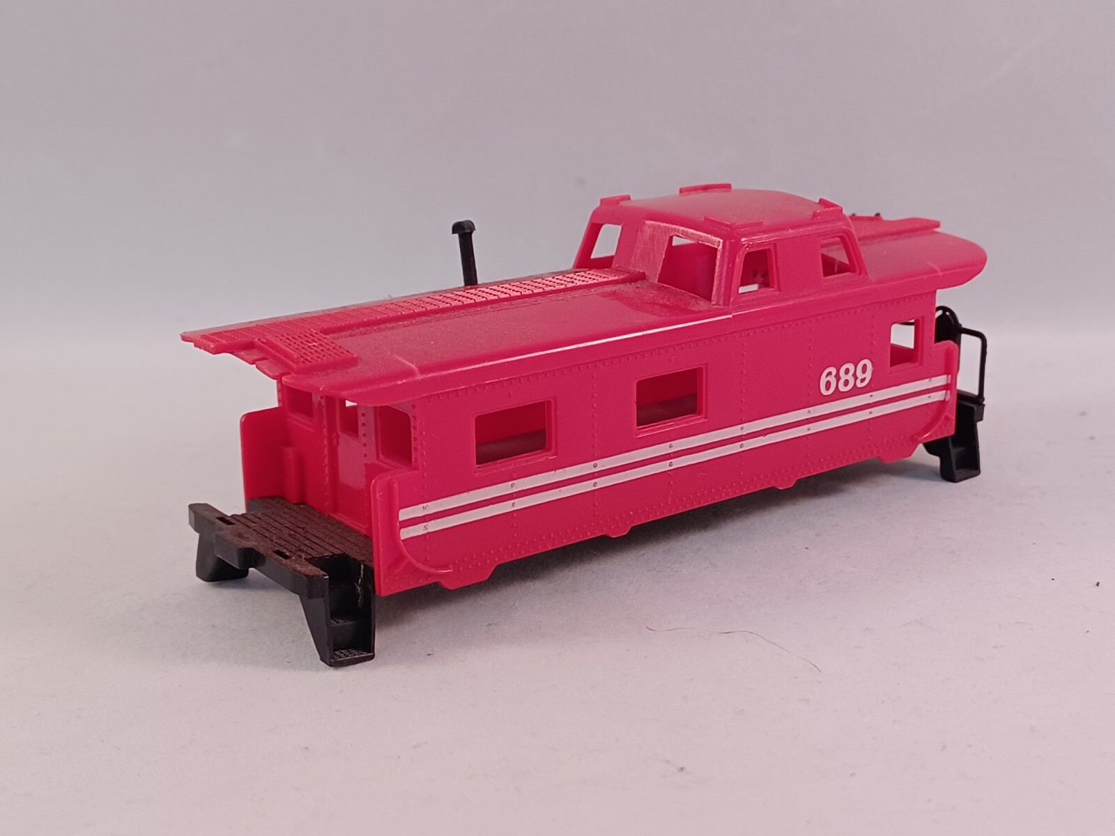 Vintage TYCO HO Scale Caboose Train Car #689 Red Plastic Made In Hong Kong