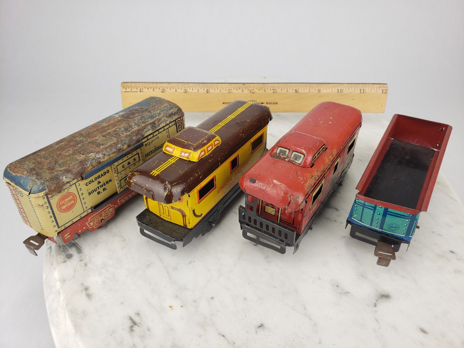 4x Vintage Tin Train Car Marx Union Pacific New York Central C & S 555 556 3824