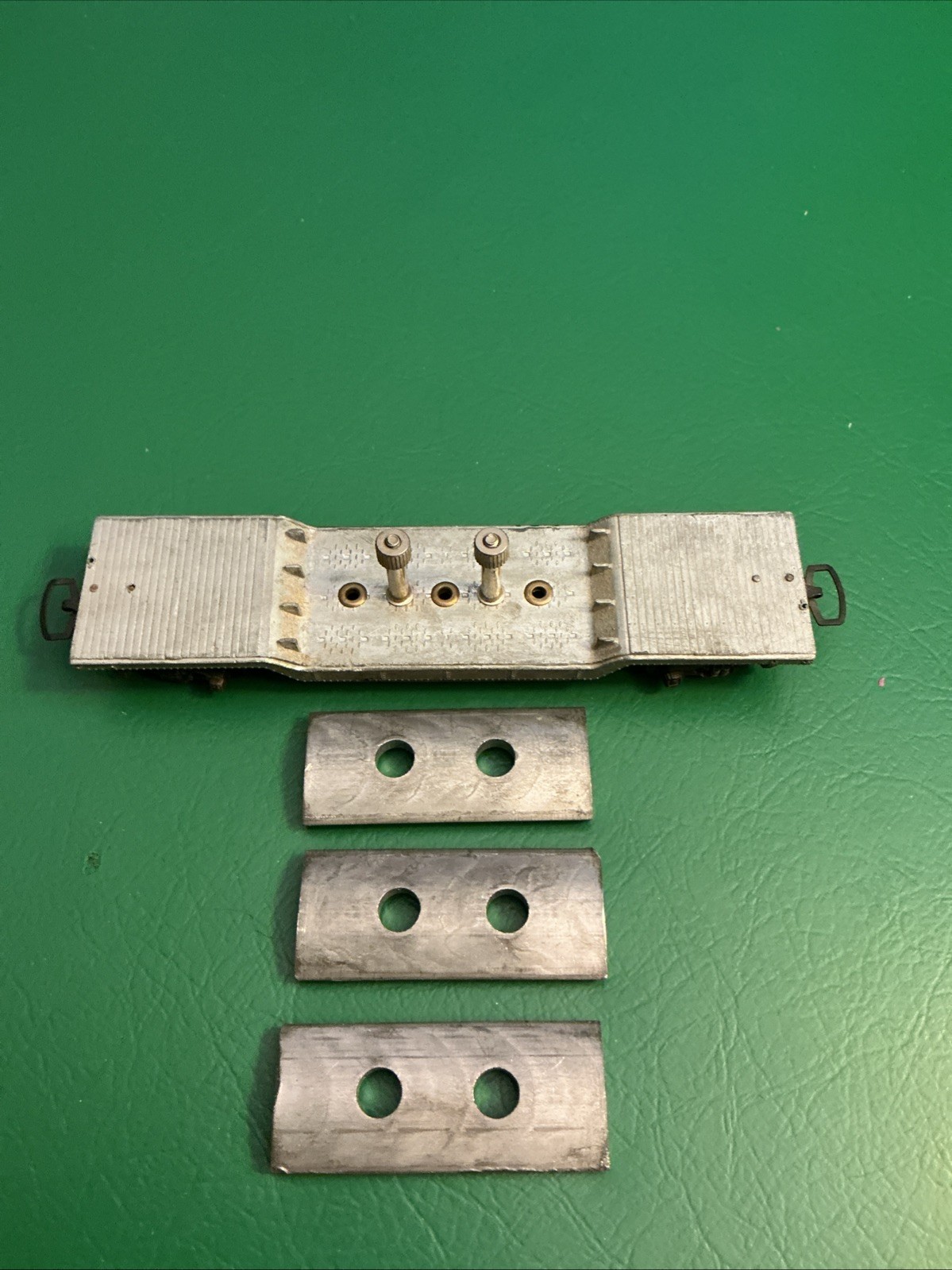 Vintage Diecast HO Depressed Flat Car Track Cleaner With 3 Weights Adjustable