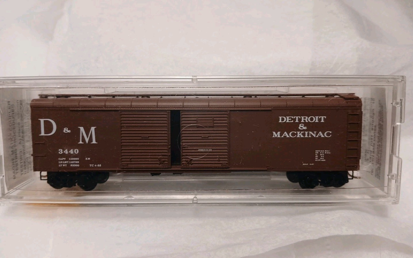 /79030/D&M 3440 Detroit & Mackinac 50′ Wagon Top Box Car Double Doors 2000