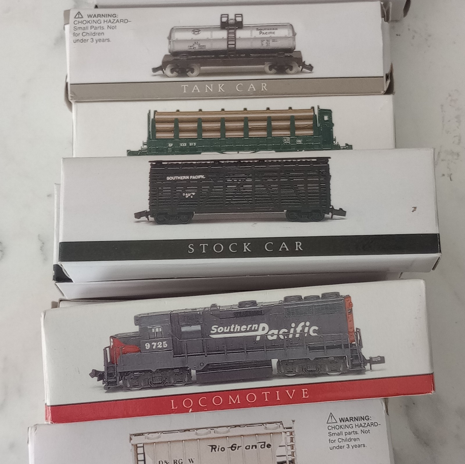 Micro-Trains N Scale Southern Pacific Freight Car Lot Ready-to-Go Two-Rail DC