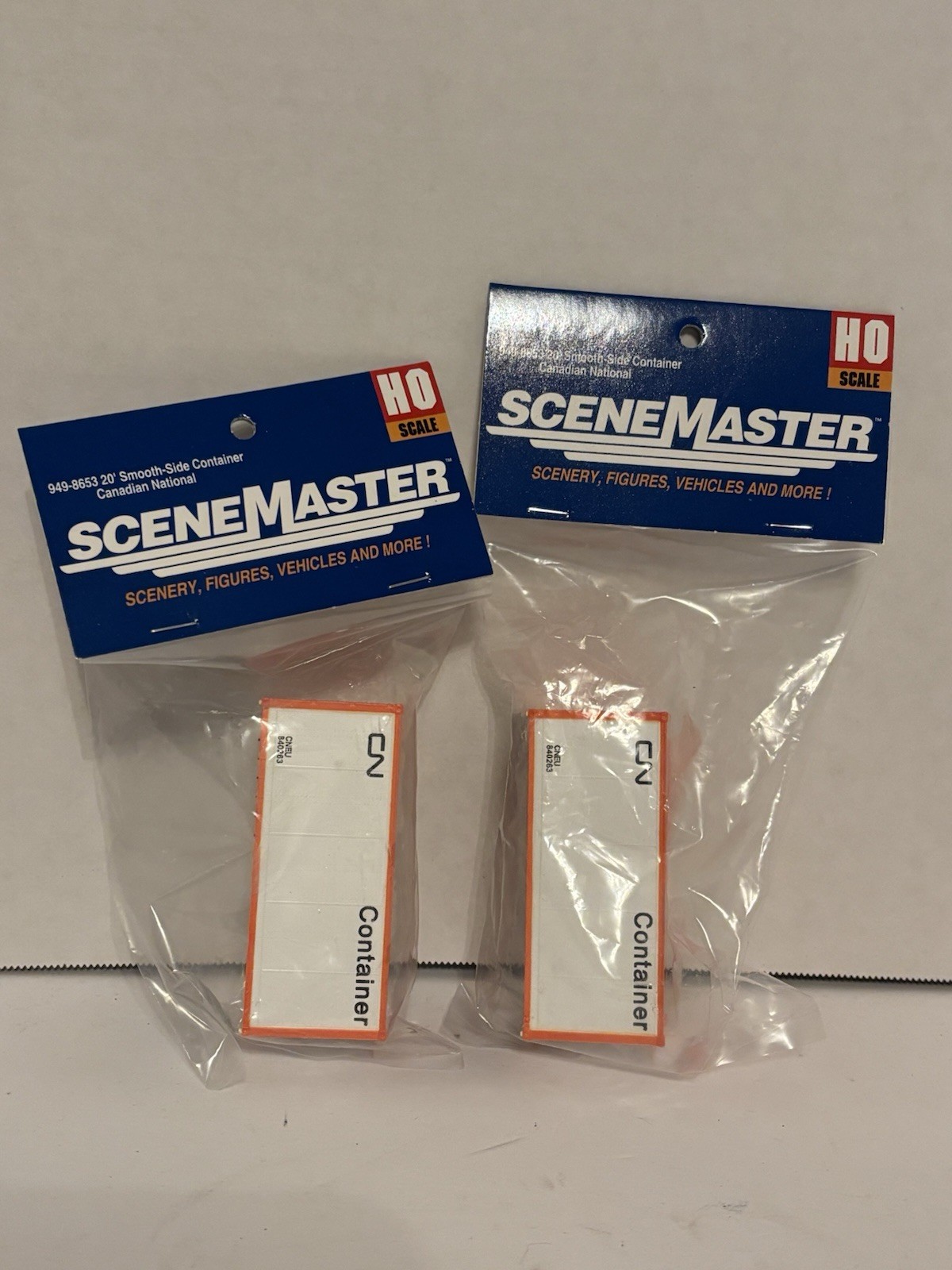 Walthers HO Scale ~ New ~ Canadian National ~ 20′ Smooth Container lot of 2
