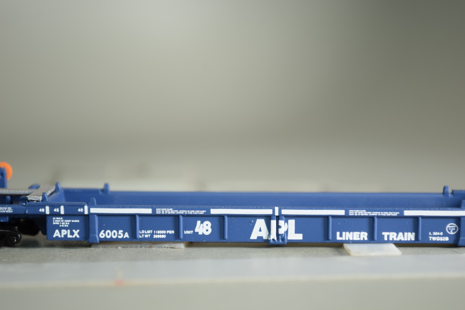 96012 N Scale WALTHERS 5 UNIT ARTICULATED DOUBLE STACK CAR APL AMERICAN PRESIDEN