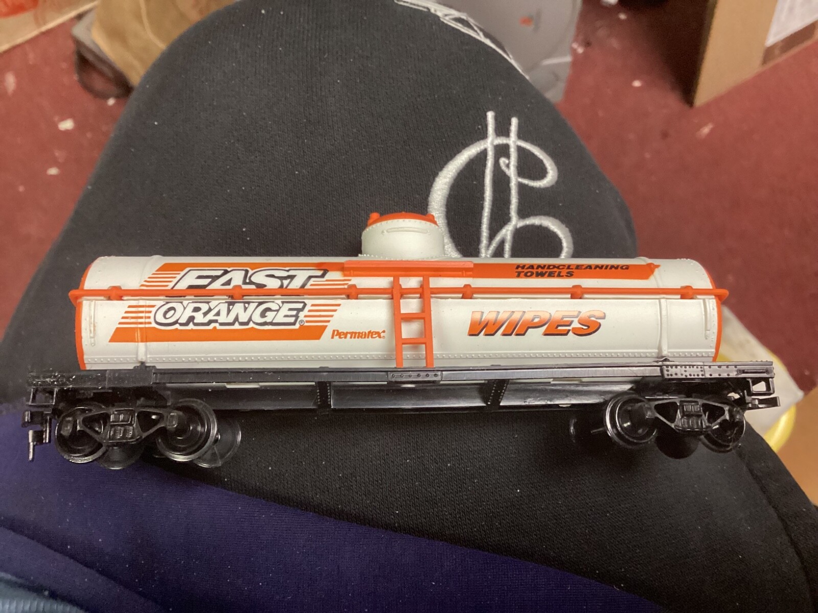 HO Fast Orange Wipes/ Hand Cleaner Tank car