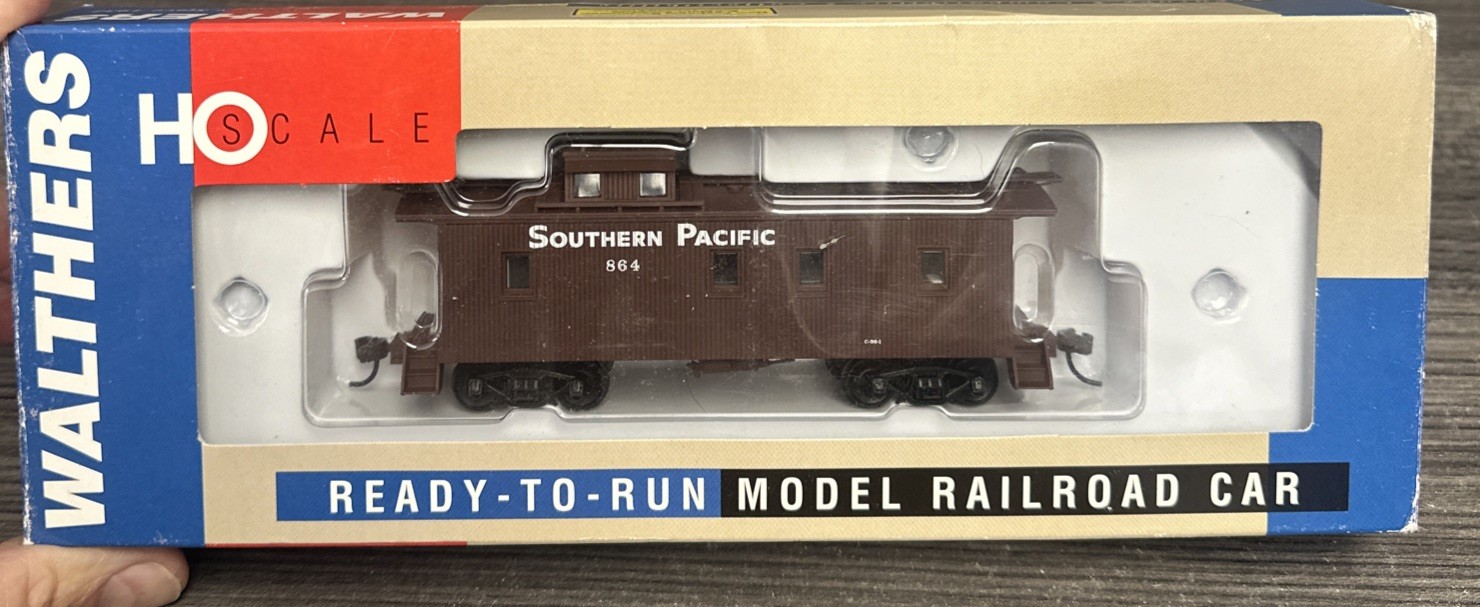 Walthers RTR HO 932-7603 C-30-1 Wood Caboose Southern Pacific #864 NIB