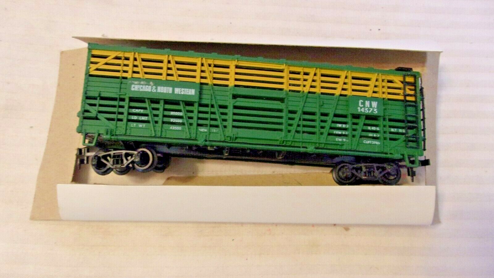 HO Scale AHM 40′ Chicago & Northwestern Stock Cattle Car, Green #14373 BNOS