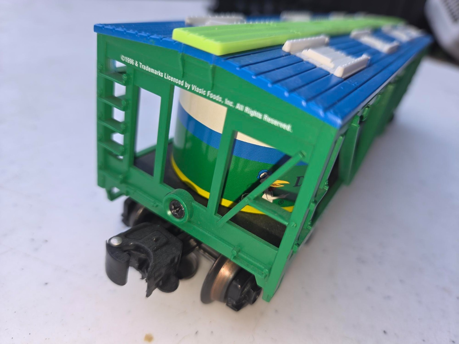 LIONEL, INSIDE TRACK VLASSIC PICKLE VAT CAR, EXCELLENT CONDITION SEE PHOTOS