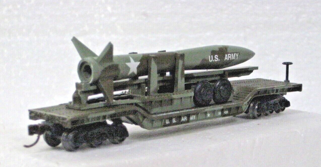 N SCALE DEPRESSED FLAT CAR WITH MISSILE BACHMANN 71391 / 71396 / 71397