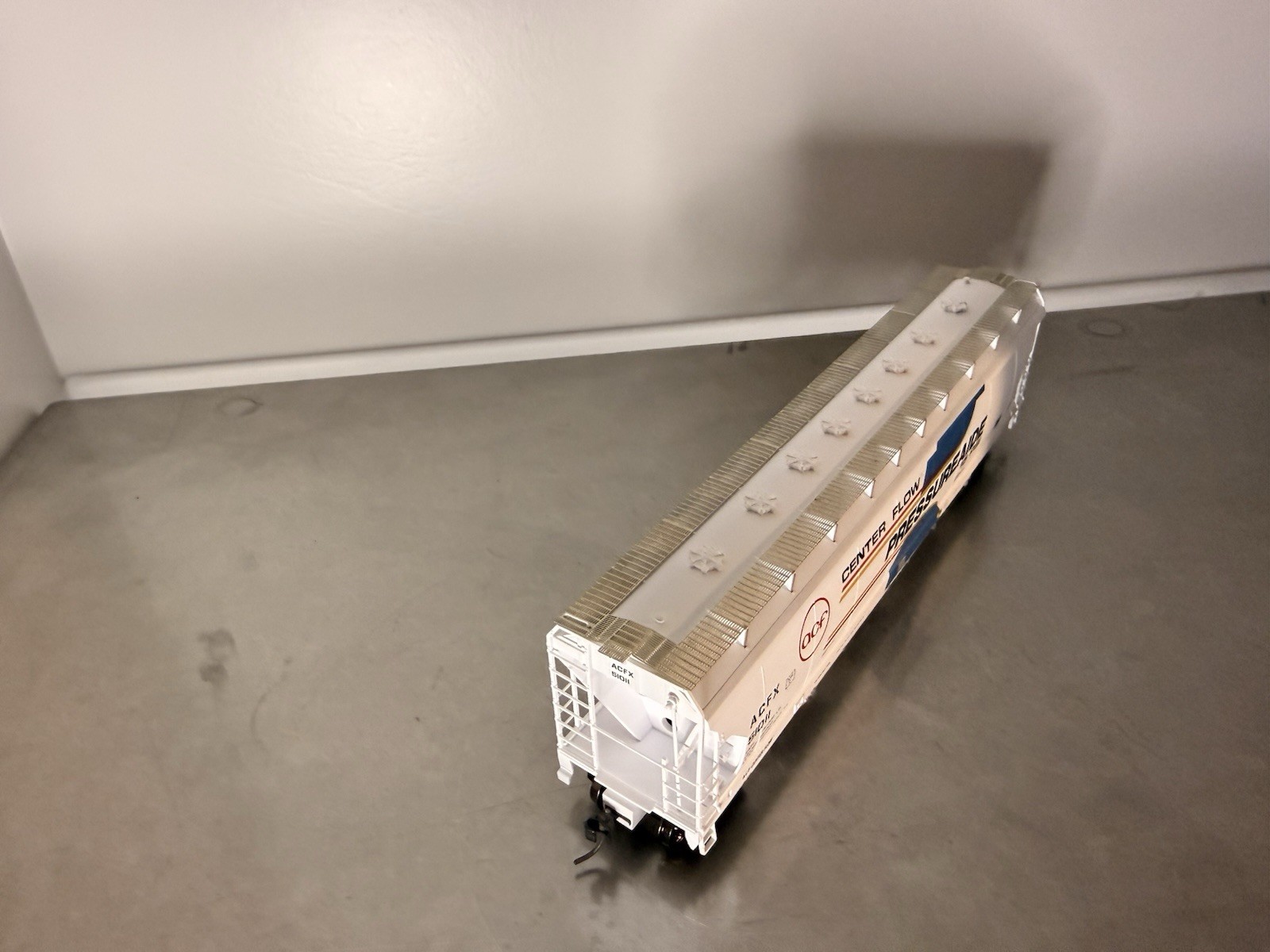 Atlas HO Ready-to-Run ACF PressureAide Center Flow covered hopper ACFX