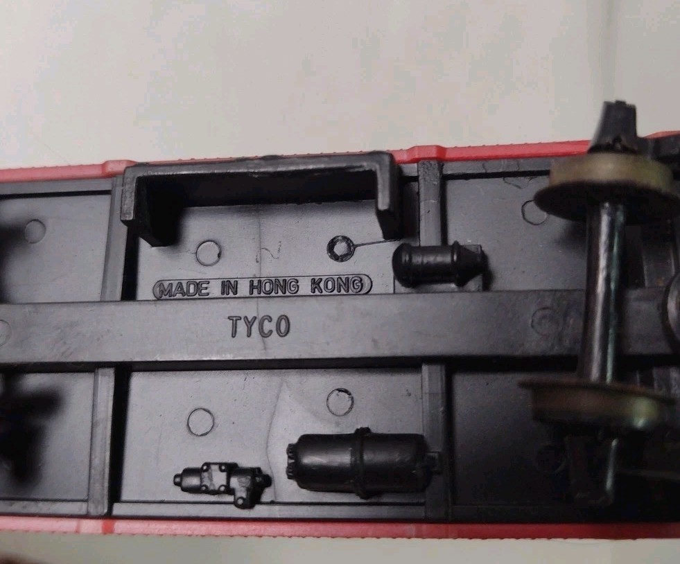 Lot of 4 HO Train Cars Vintage Italy Austria Hong Kong