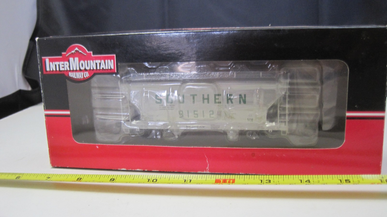 Itermountain ACF 2 bay Covered Hopper Southern w/Green Lettering HO Scale NIB