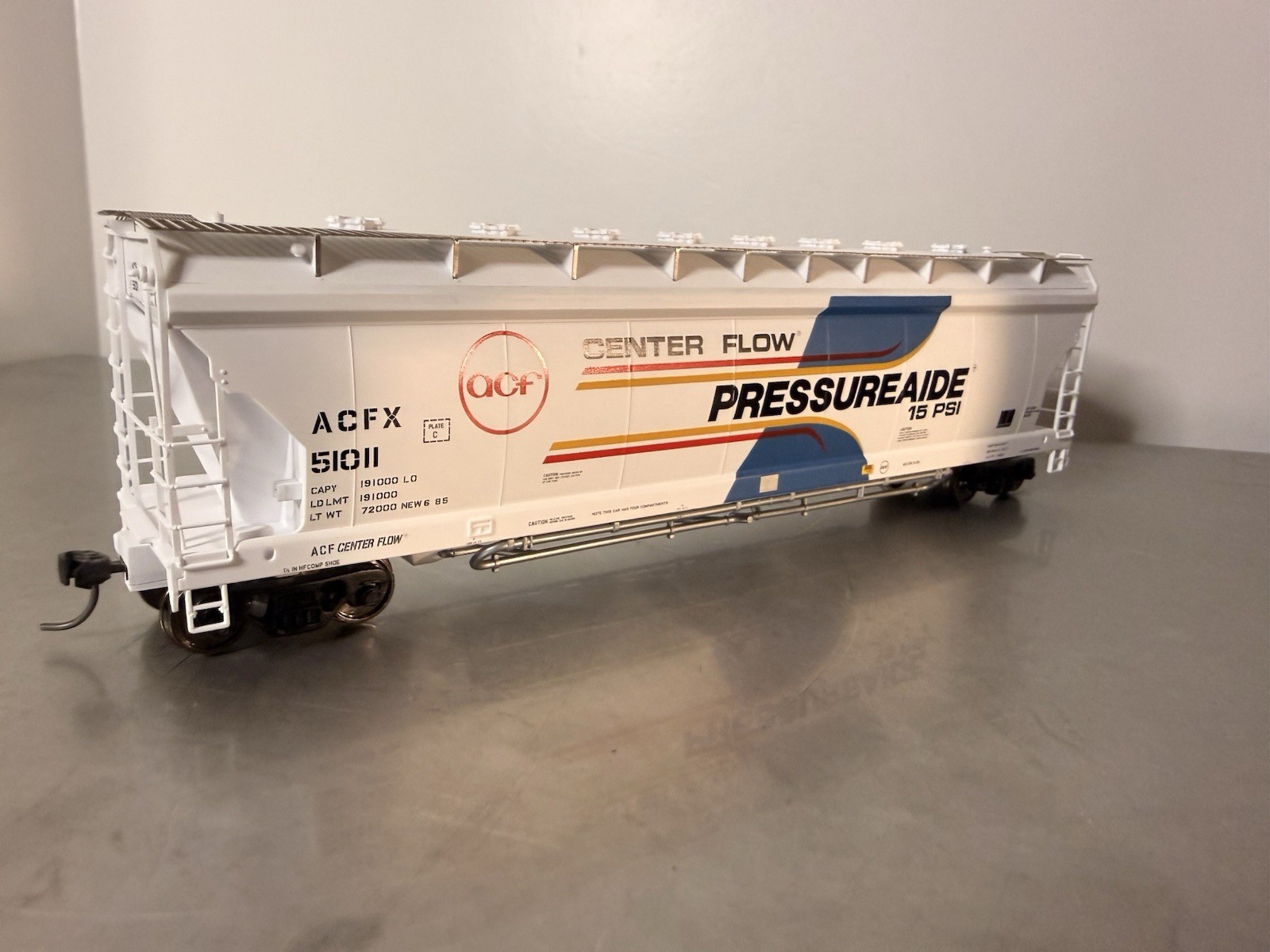 Atlas HO Ready-to-Run ACF PressureAide Center Flow covered hopper ACFX