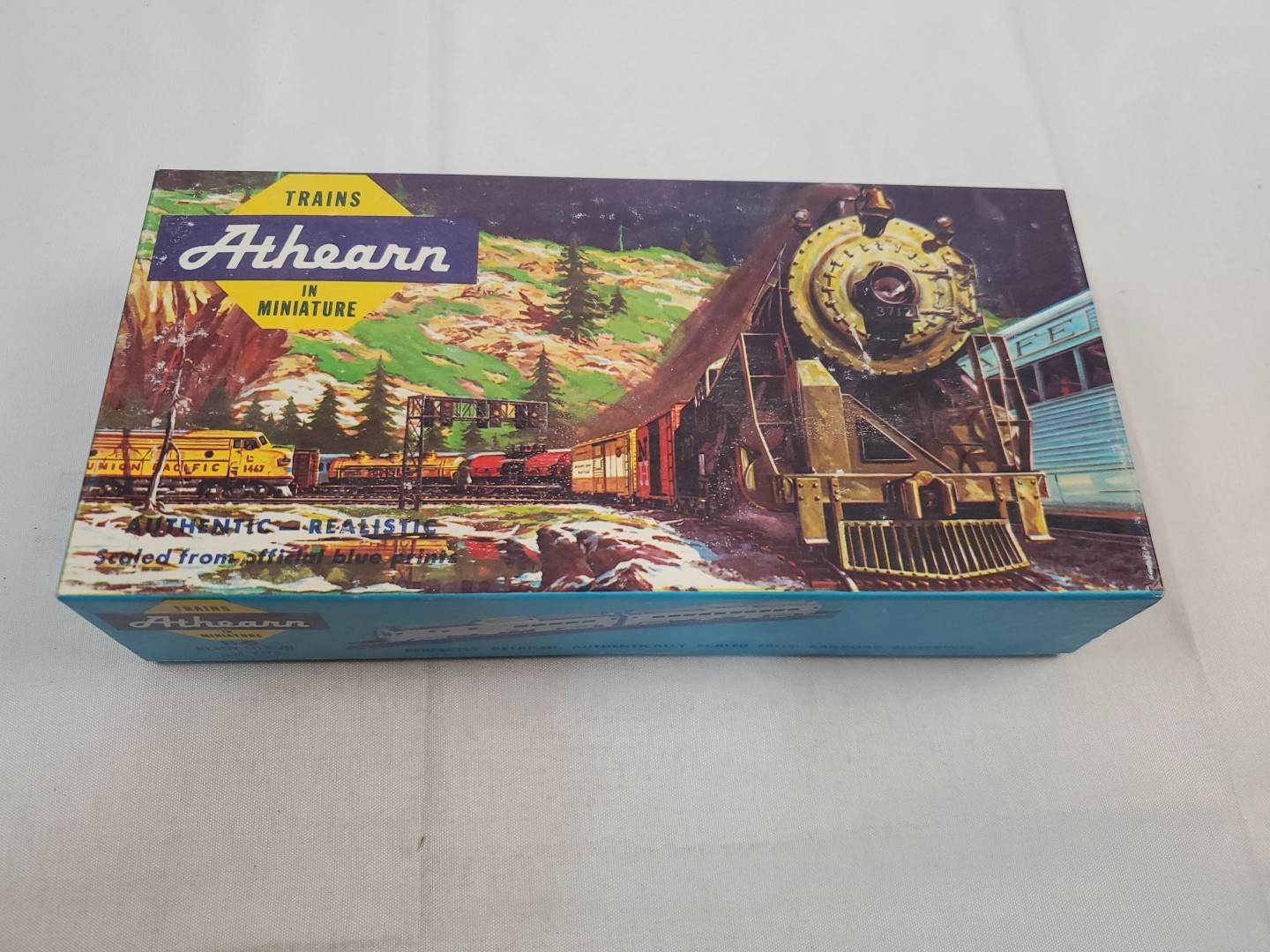 Ho Scale Athearn 1391 Santa Fe Shock Control 40′ Box Car ATSF 34285 Blue Box