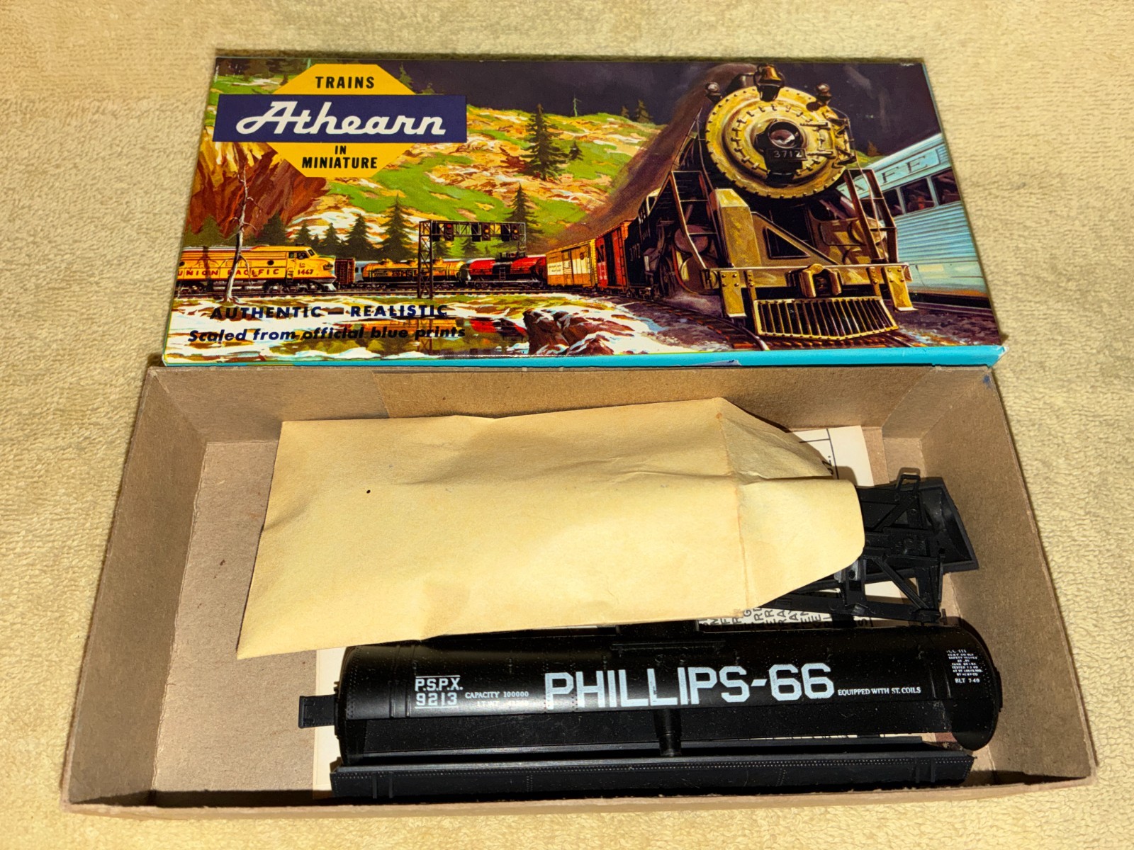 Phillips 66 Single Dome Tank Car Athearn Blue Box Kit #1572 NEW NOS MINT