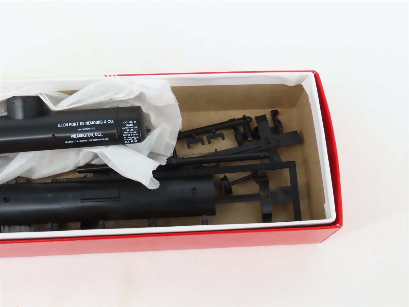 LOT of 4 HO Scale Red Caboose GATX DuPont 10k Gal Tankcar Kits