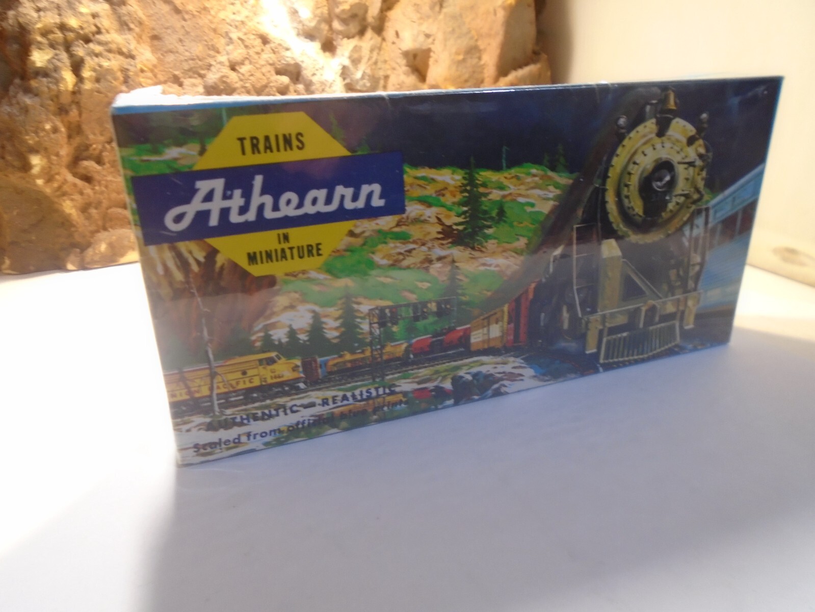 ATHEARN 40 FT PHILLIPS SINGLE DOME TANK CAR NO 1572, FACTORY SEALED KIT 5-54-14