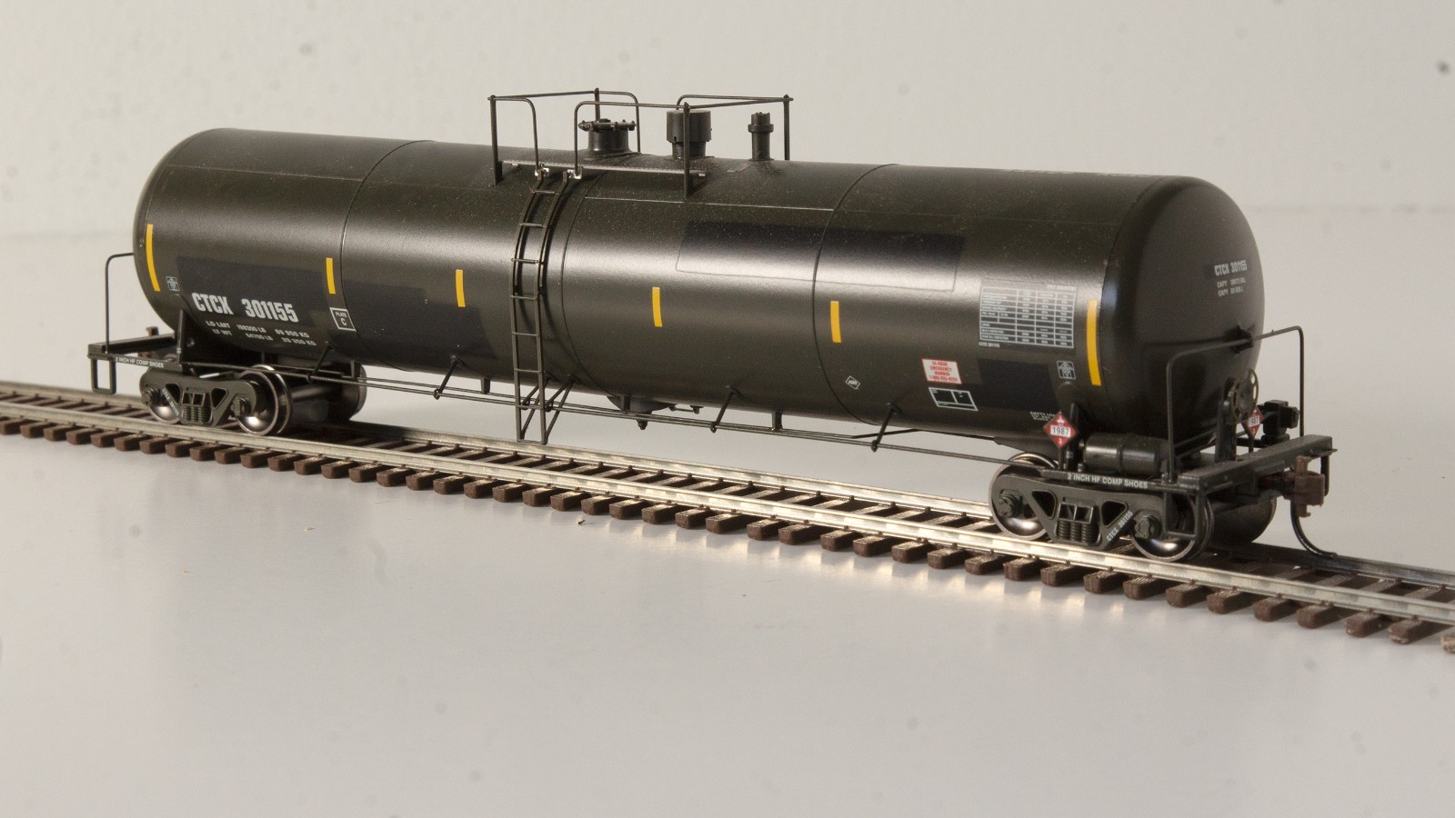 HO Scale Athearn Prime for Grime CTCX 30k Gallon Ethanol Tank Car 3 Pack