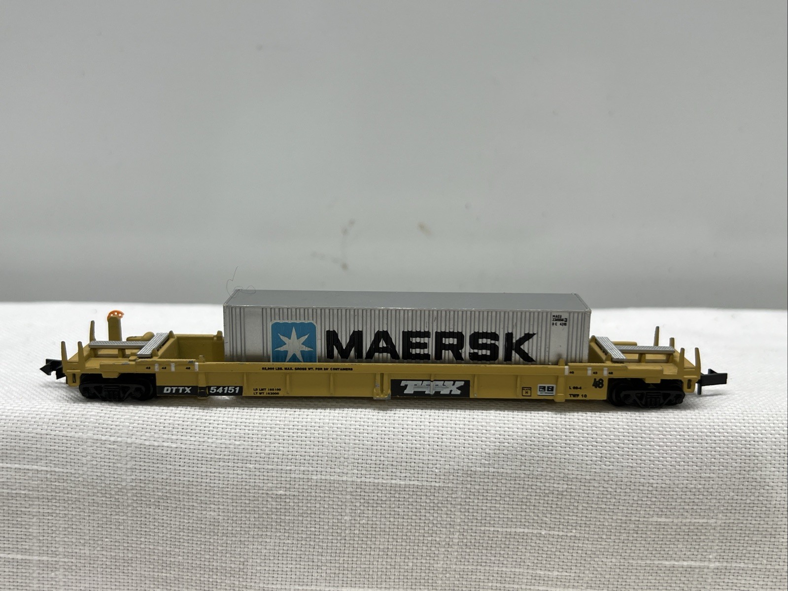 N Scale TTX Well Car With Maersk Container Die Cast Frame