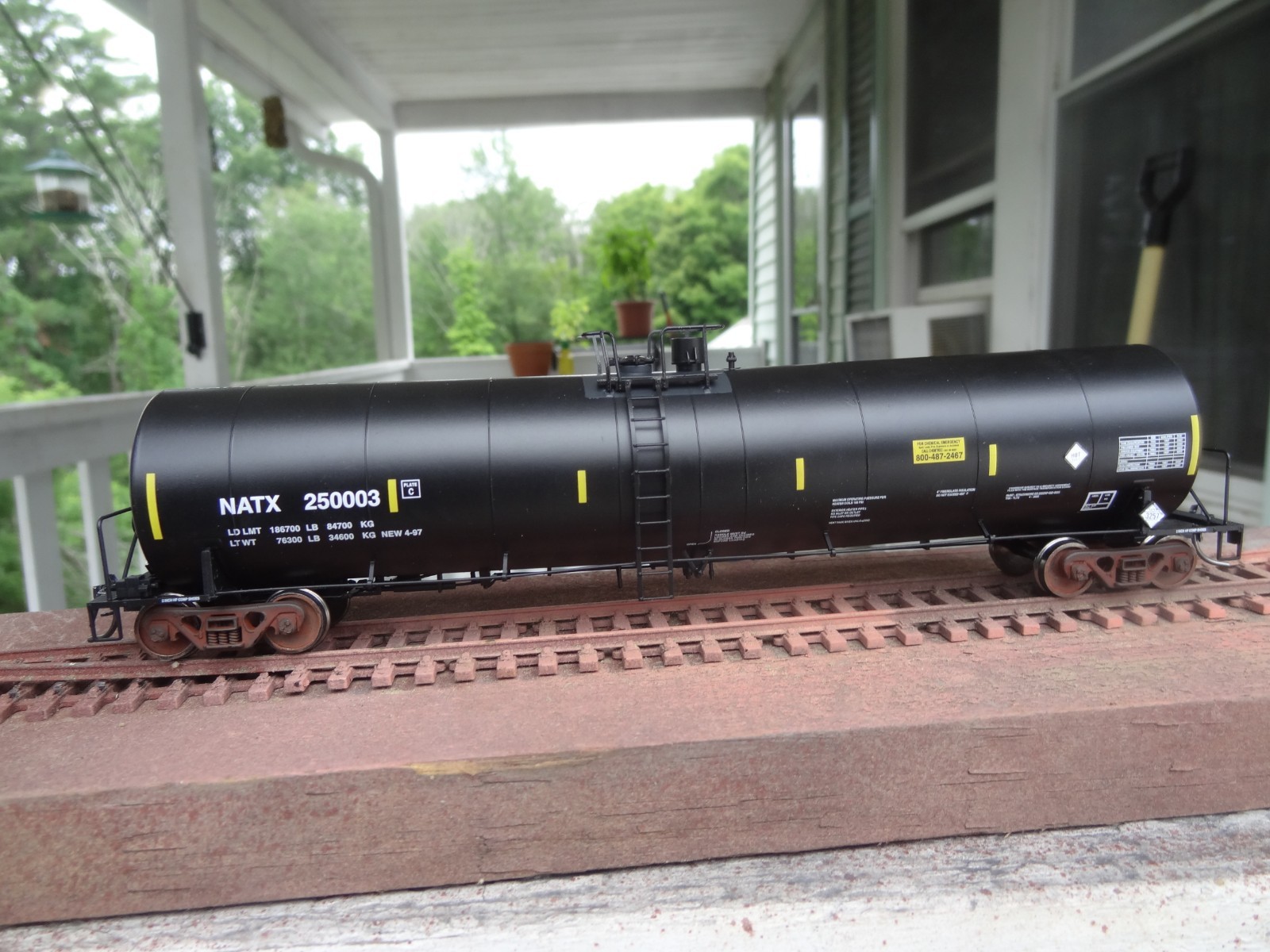 Walthers Mainline ho scale Trinity 25k gal. tank car NATX 250003