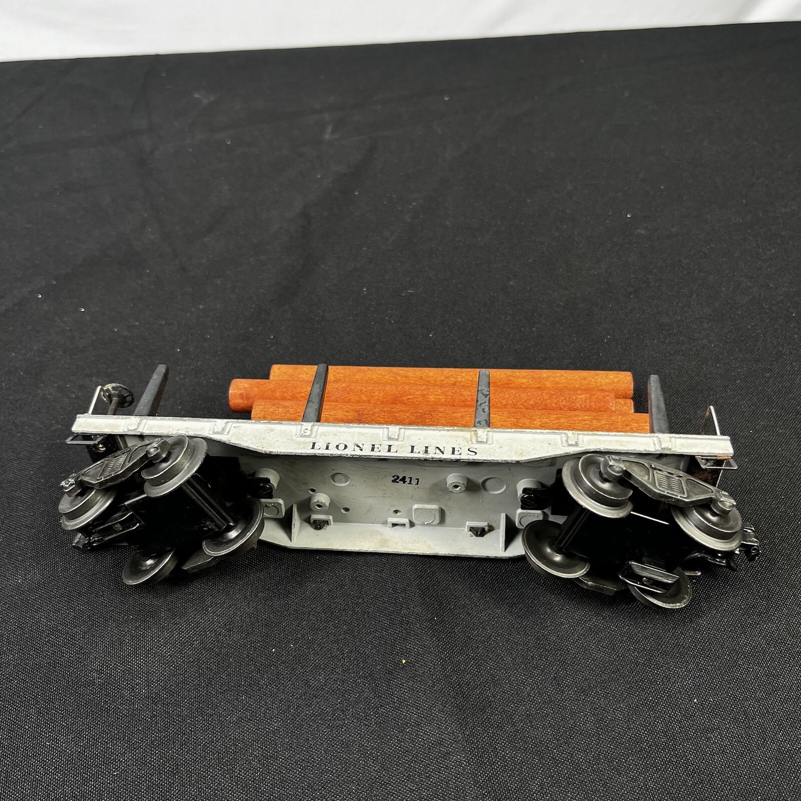 Vintage Original Lionel O Gauge Postwar 2411 Flat Car w/ 6 pipes