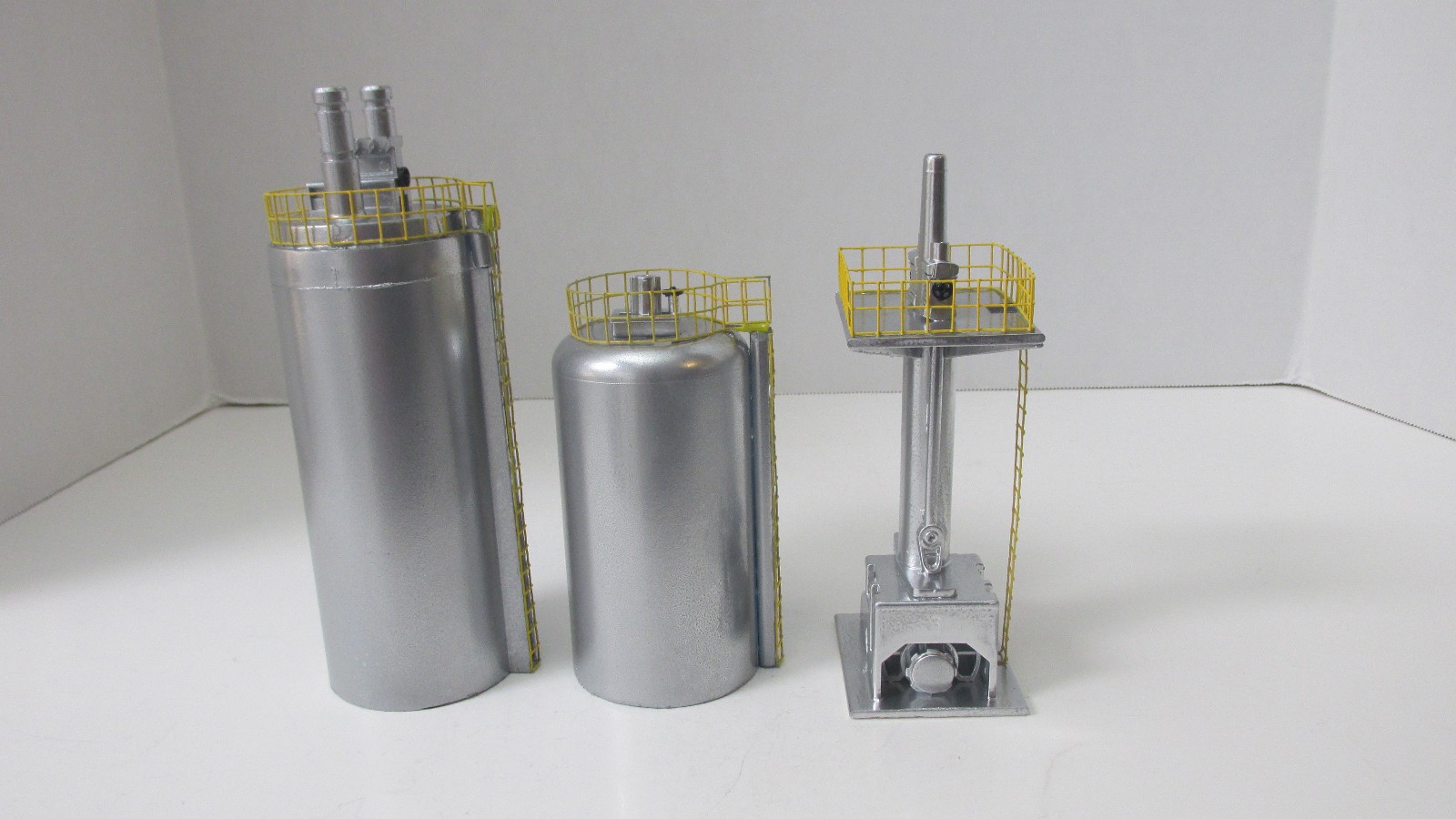 Ho,1:87,scale,3 piece oil/chemical refinery set ,scratch built,ready to go.