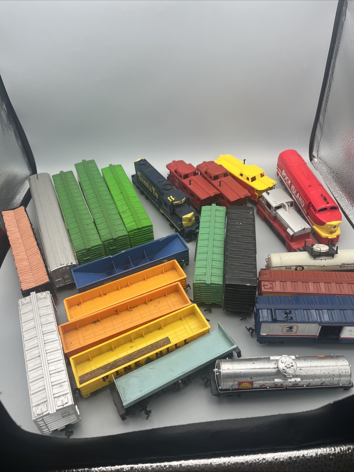 Vintage Large Lot Of 23 HO Scale Train Cars Various Brands Tyco Untested