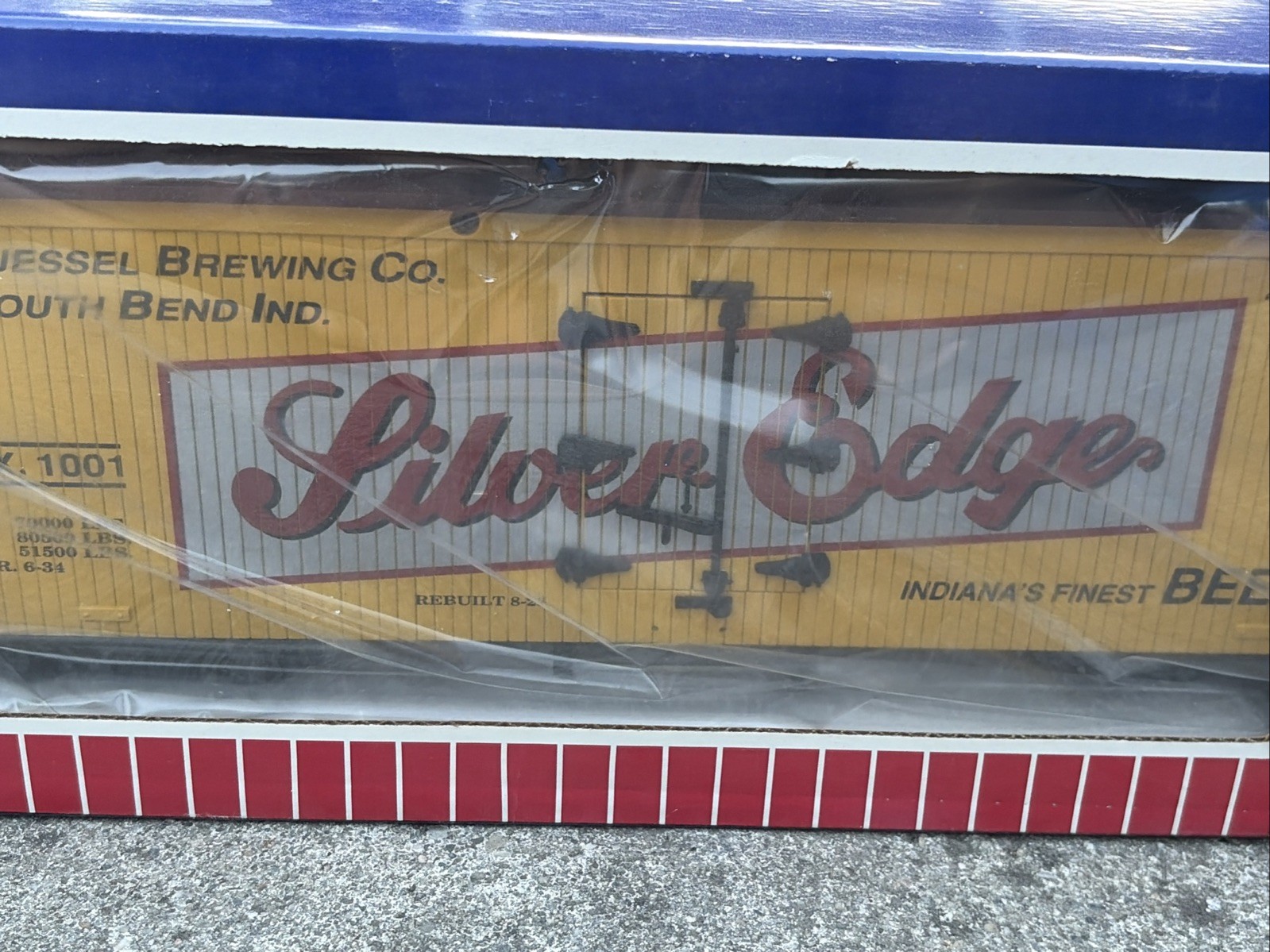 USA Trains R16040 G Scale Silver Edge Beer Reefer Boxcar with Box