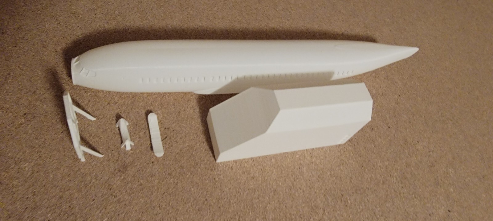 HO Scale Boeing 737 Fuselage and Cargo 11″ or 15.25″
