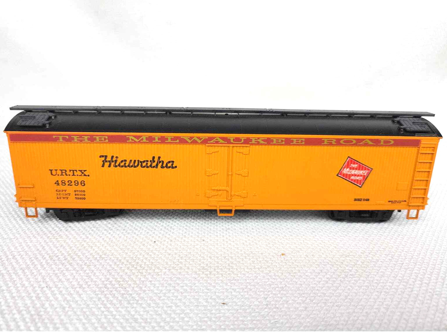 Athearn Milwaukee Road URTX 48296 50′ Express Reefer HO RTR (DM)