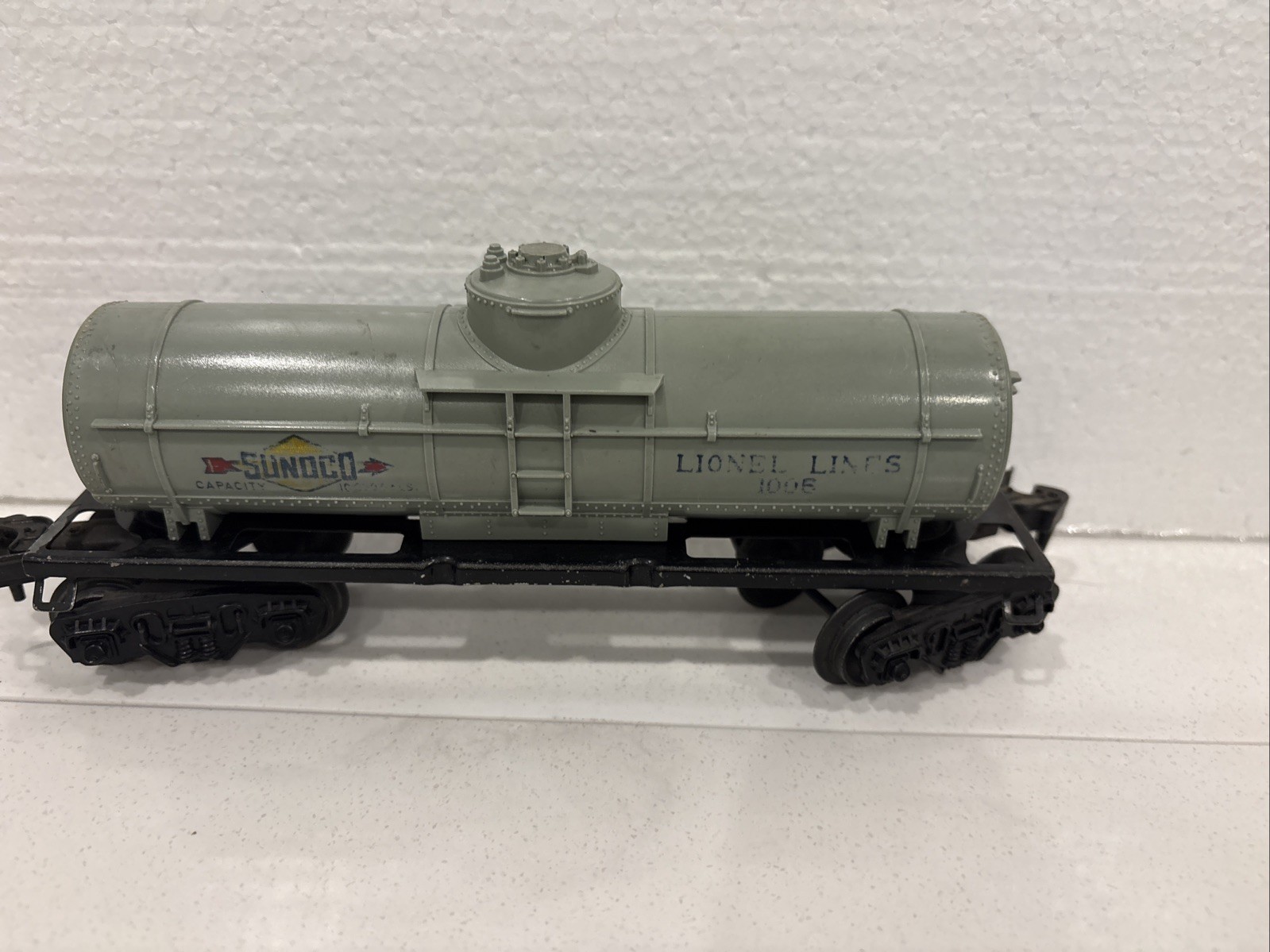 A Lot Of 8 Vintage Lionel Box Cars Assorted. O Scale. View Photos.