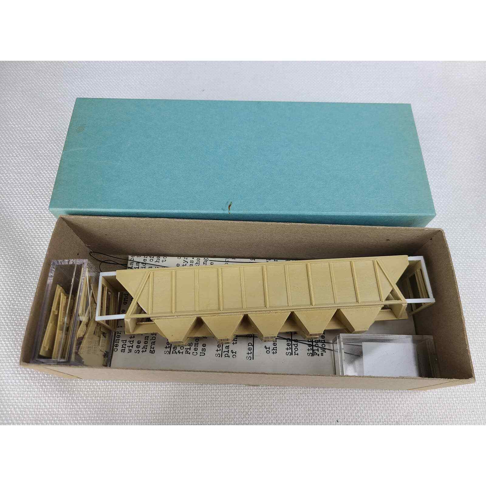 Funaro and Camerlengo 2092 PRR 50′ H32 Covered Hopper HO Kit Unassembled (0X)