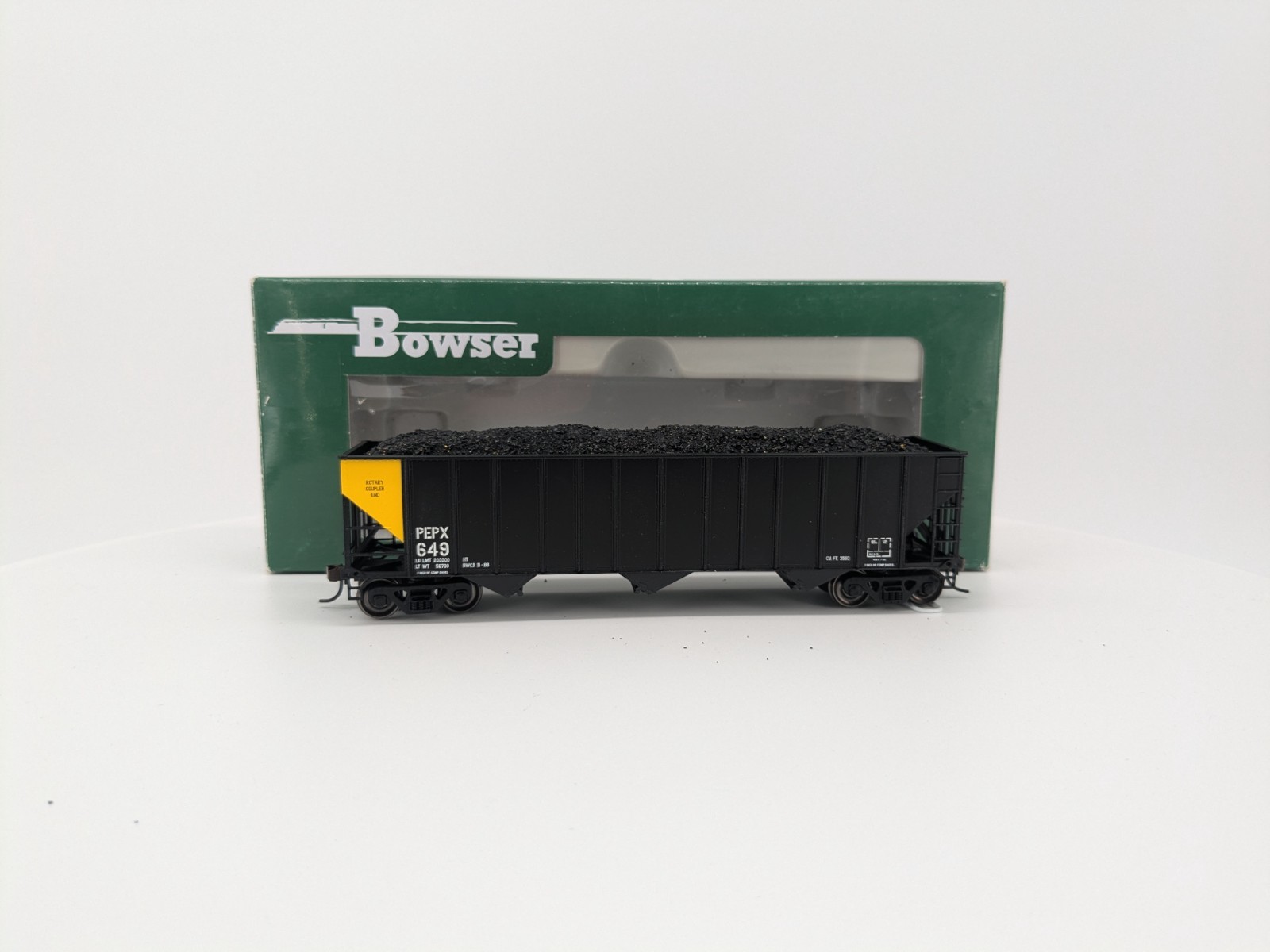 Bowser 41183 – Yellow End 100 Ton Black Hopper #649 w/ Coal Load – HO Scale