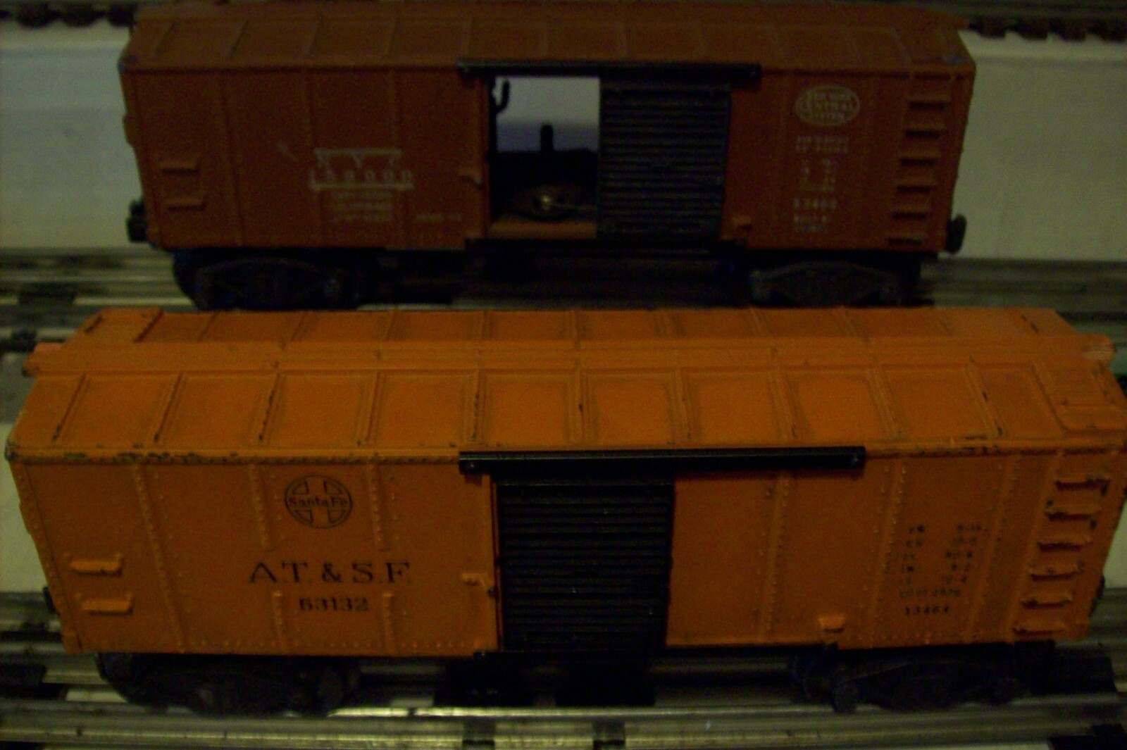 HOBOKEN TRAIN EXCHANGE LIONEL POSTWAR 3464 A.T. & S.F. & X3464 N.Y.C. OP. BOXCAR