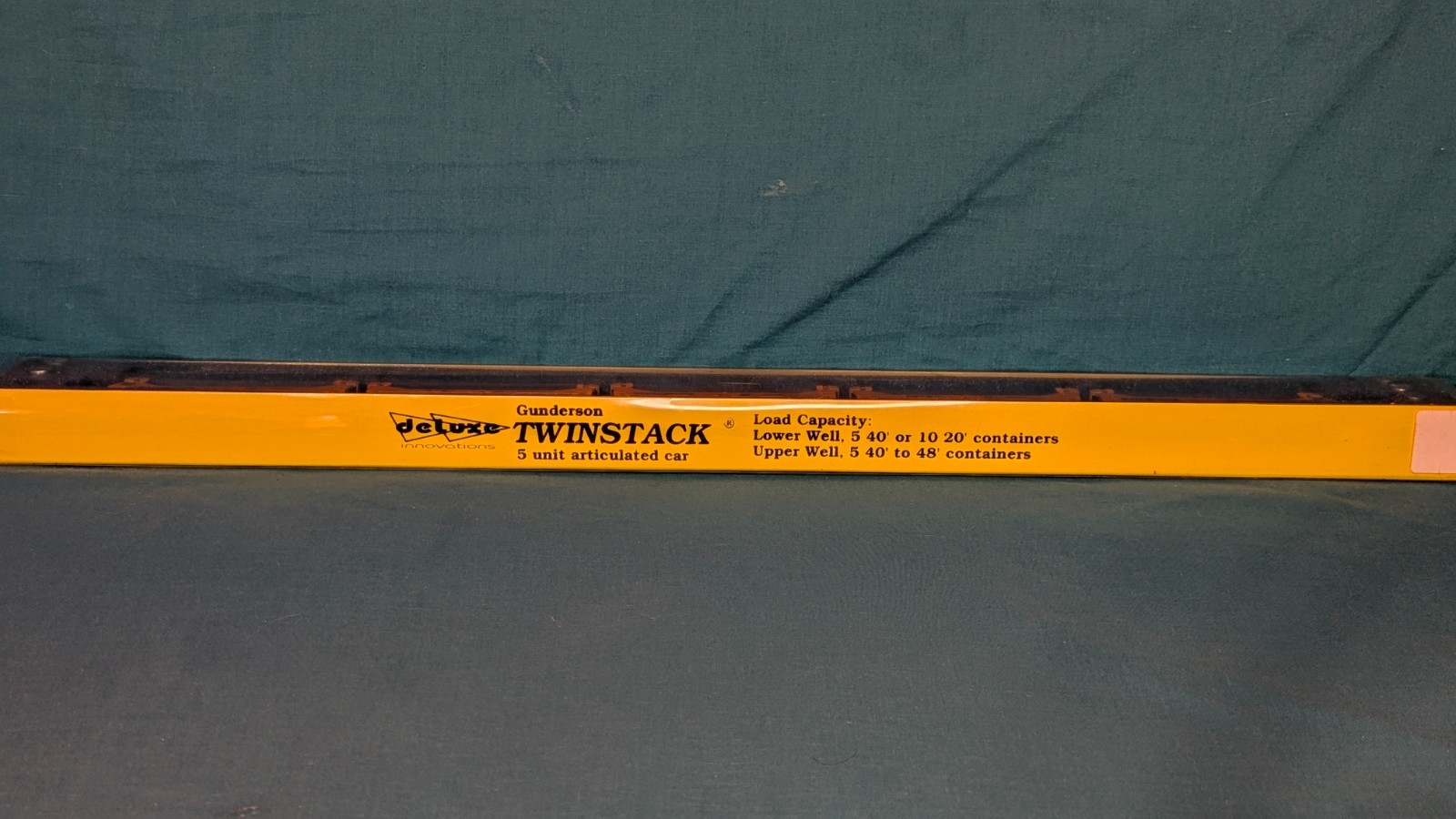 N SCALE BN GUNDERSON TWINSTACK 5 UNIT ARTICULATED CAR