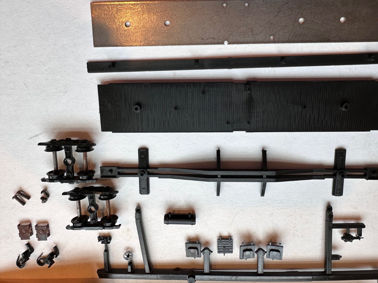 HO Scale Hood 50′ Express Reefer Model Train Car Kit By Athearn