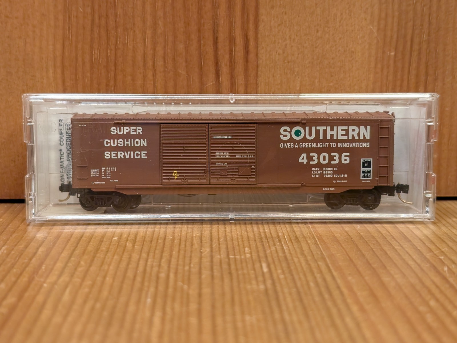 MICRO-TRAINS Line Co. N Scale 37030 SOUTHERN RAILWAY 50′ Box Car 43036 – NEW