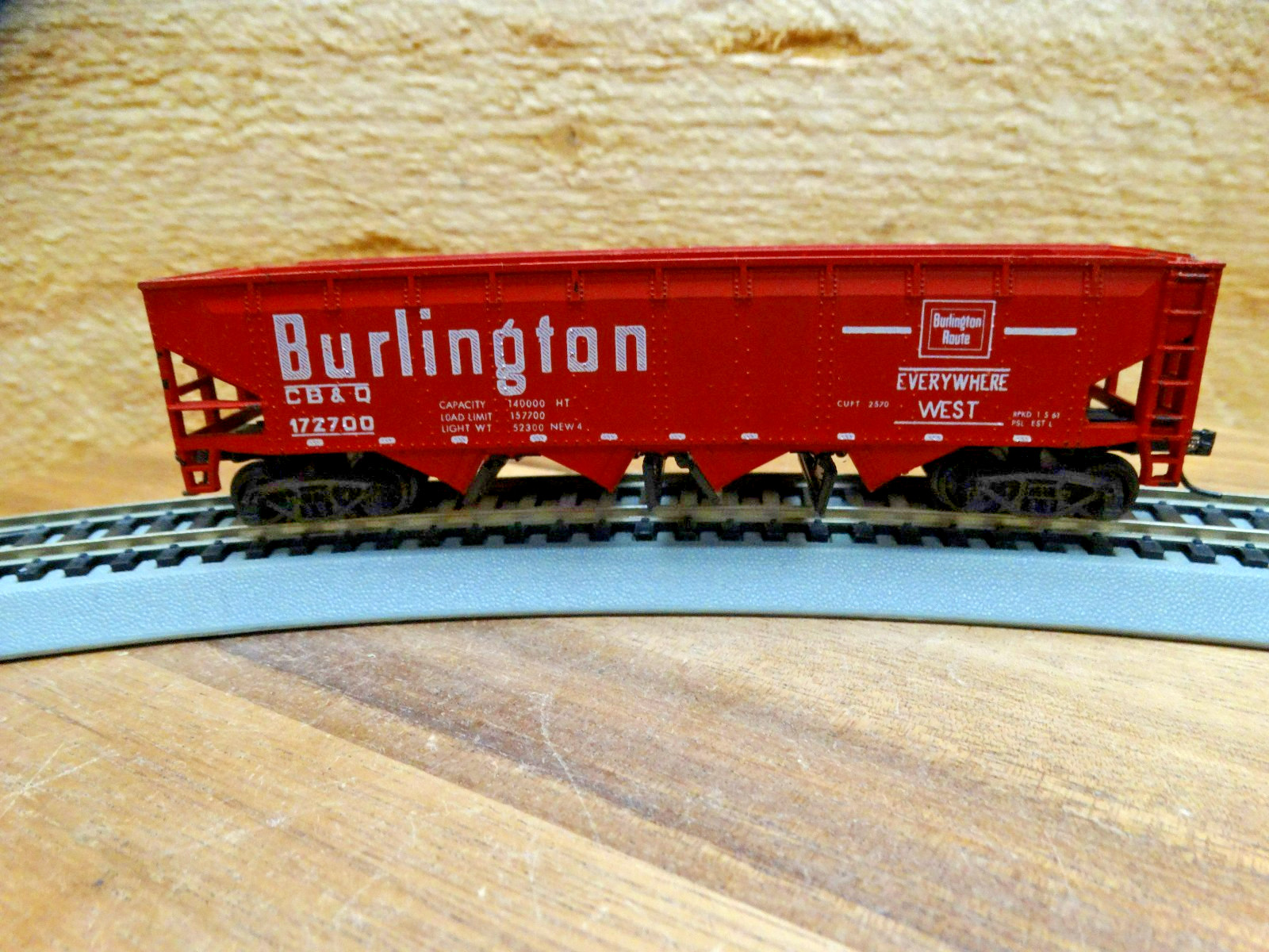 AHM HO Scale 42′ Weighted Burlington Route CB&Q 172700 Quad Hopper