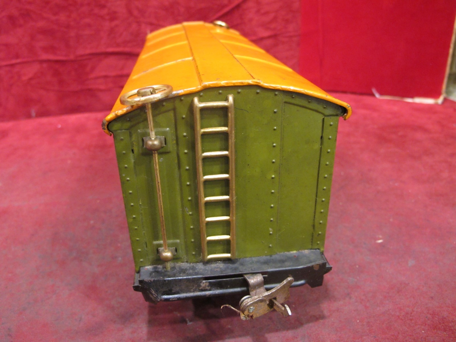 Lionel No. 513 Standard Gauge Olive Green/Orange Roof Cattle Car – 1927-1938