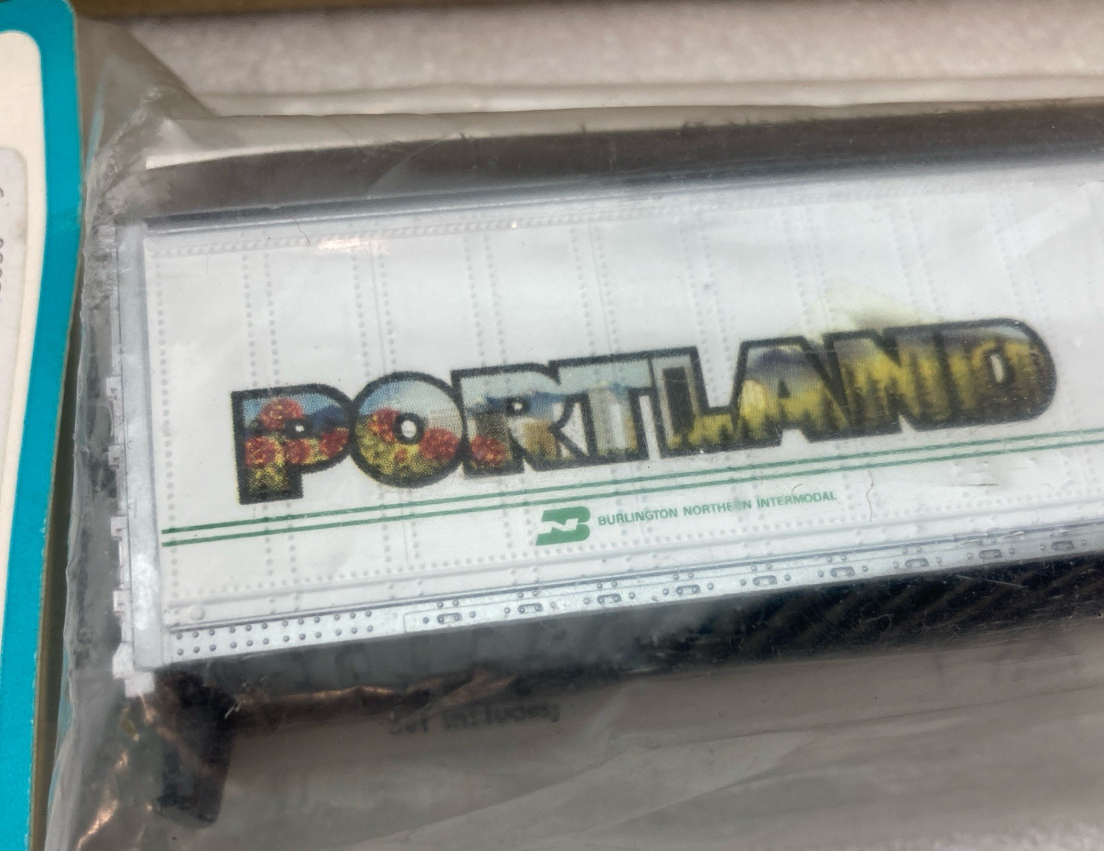 HO Scale Lot of 10 Train Cars Box Cars Tankers Vintage Army Caboose Various