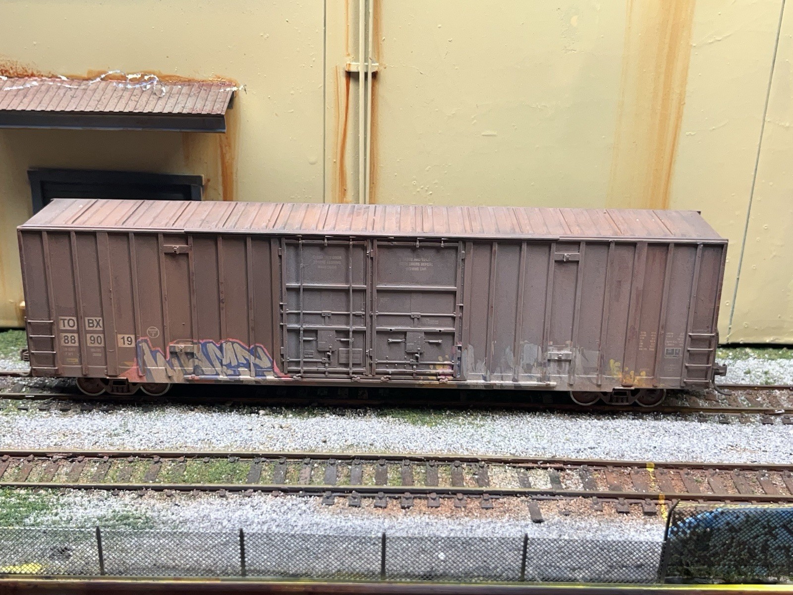 HO-Scale Box Car Custom Weathering, Custom Graffiti